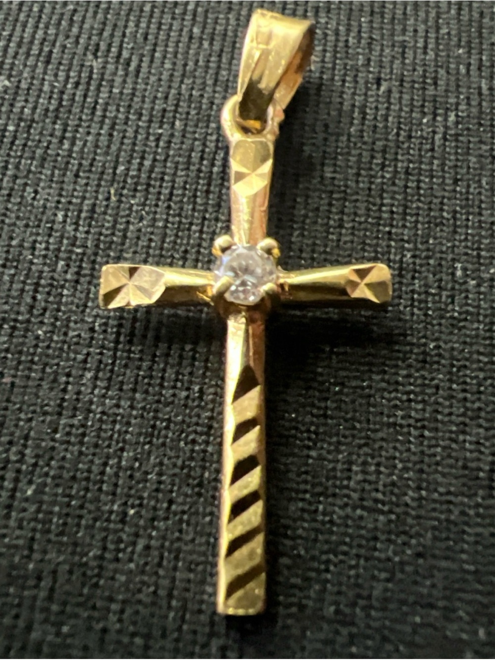 18K Gold Diamond-cut Cross Pendant Natural Single Center Diamond Stamped 750